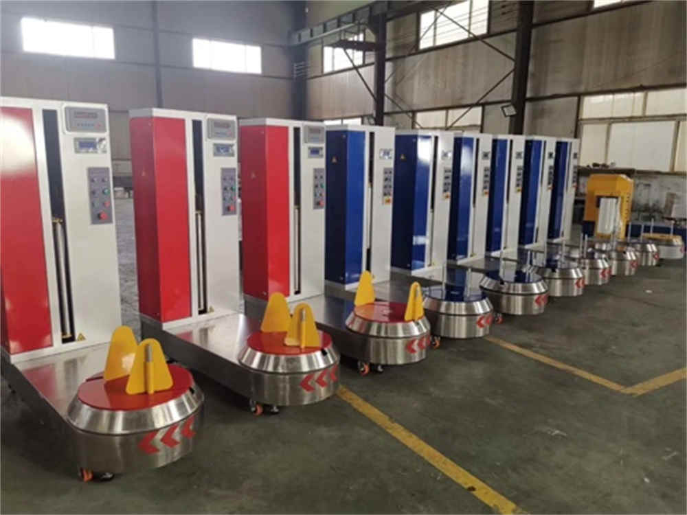 المطار باستخدام ماكينات تغليف الأكياس