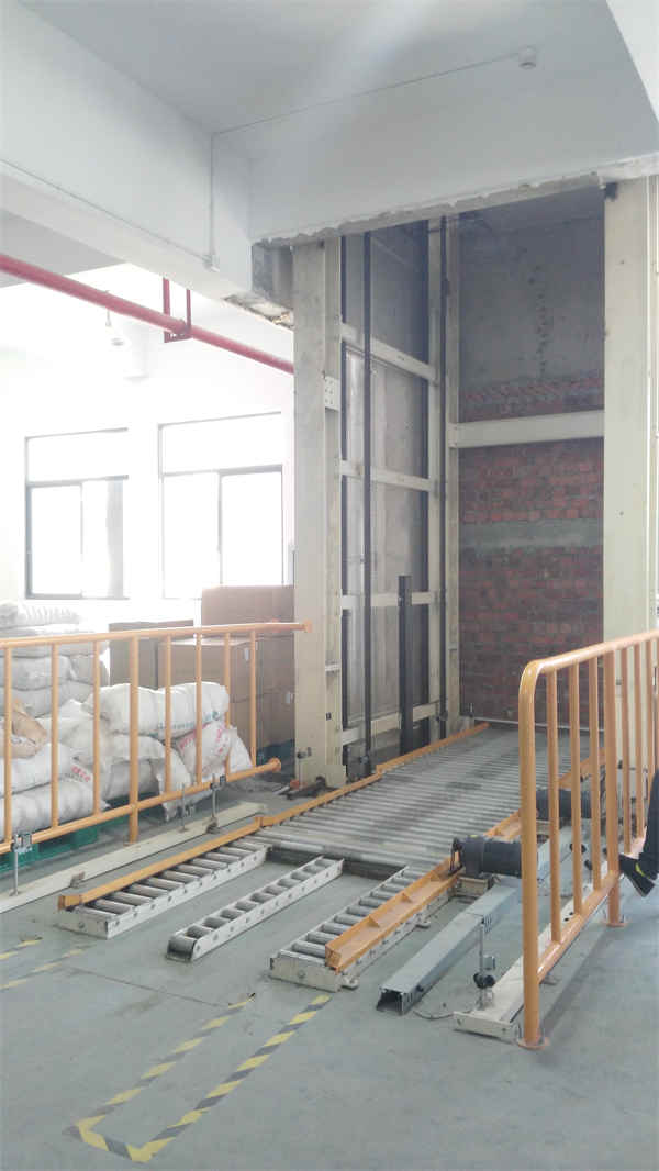 ناقل رفع عمودي بدون طيار أوتوماتيكي بالكامل