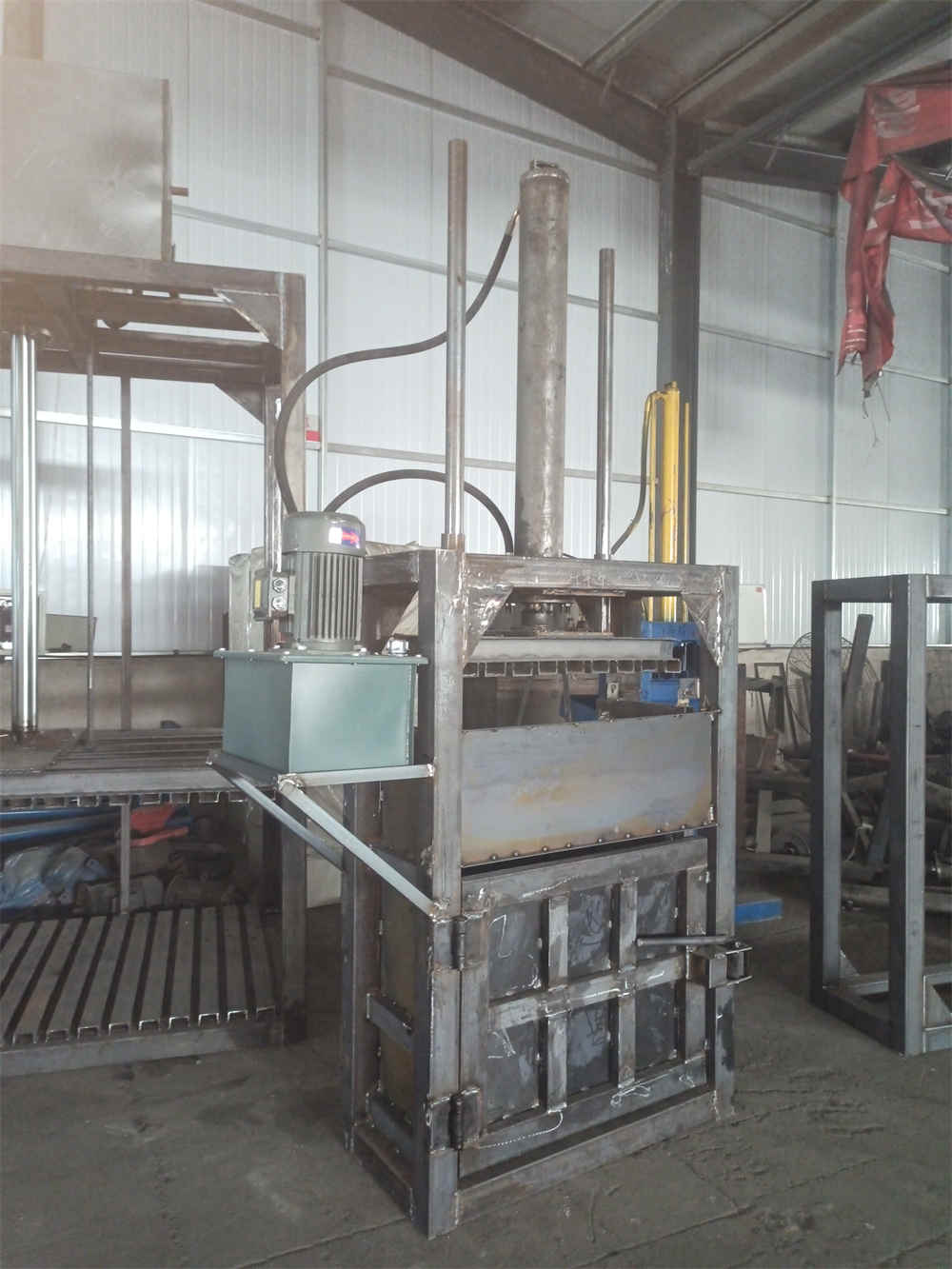 آلة المكبس الهيدروليكية الأوتوماتيكية بالكامل