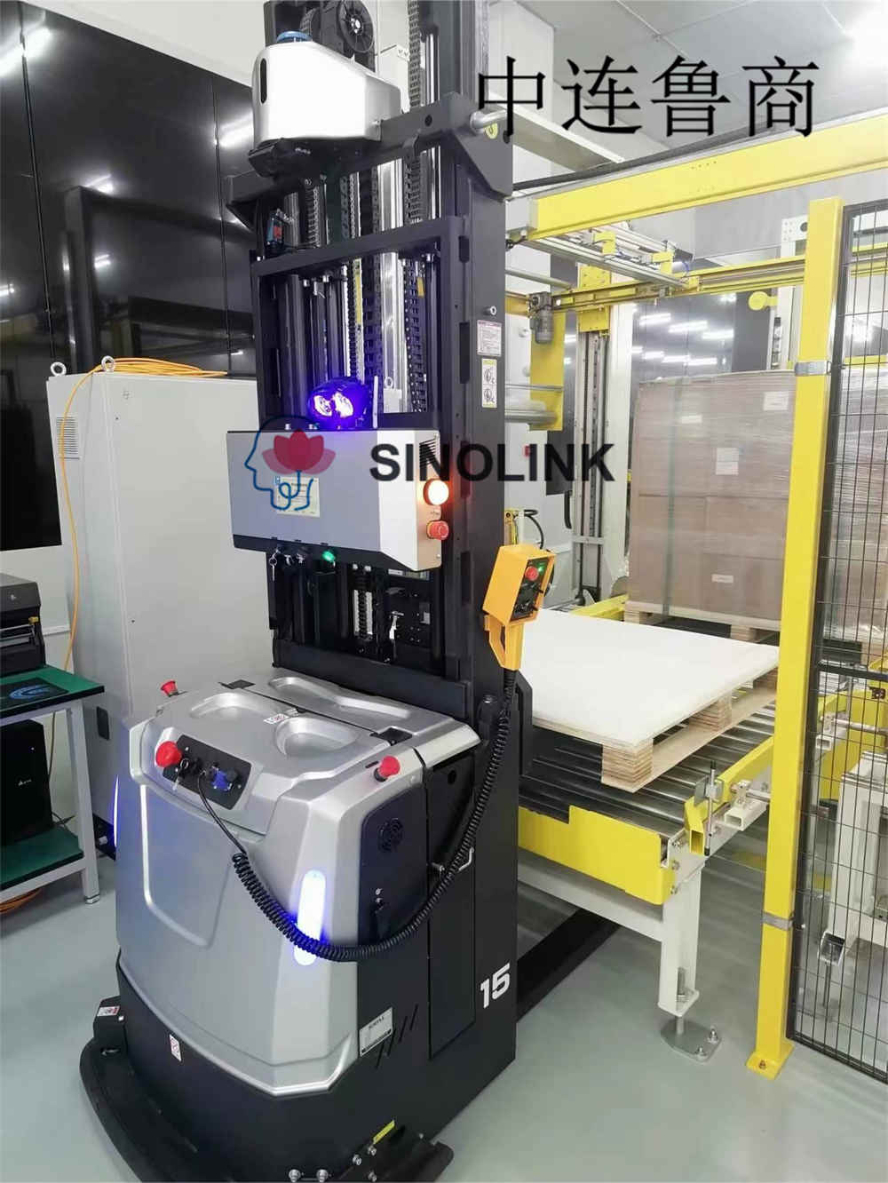 الروبوتات المتنقلة المستقلة (AMRs) في مناولة المواد