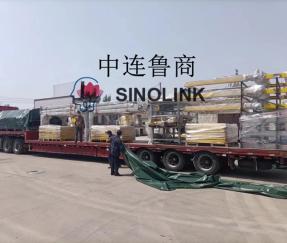 تسليم بضائع ثلاث مقطورات للعملاء