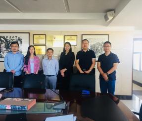 عملاء من لاوس لتوقيع اتفاقية المشروع الحكومي