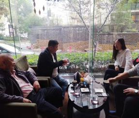 عملاء من سنغافورة لتوقيع الاتفاقية بشأن طلب 10 مجموعات من أغلفة القرص الدوار الأوتوماتيكية مع موزع الأغنام العلوي