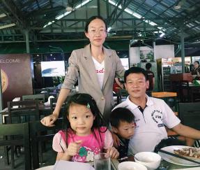 زيارة عميل لاوس لمشاريع جديدة من غلاف تمدد الذراع الدوار التلقائي