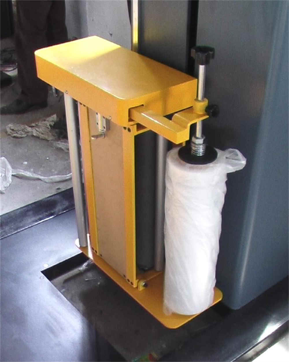 المواصفات الفنية : مواصفات الصنف حجم القرص الدوار D = 1650mm ، H = 78mm حجم التغليف 500-1200mm (L) * 500-1200mm (W) ارتفاع العبوة بحد أقصى 2400 مم (1800/2800 مم متاح) تحميل القرص الدوار بحد أقصى 2000 كجم وزن الماكينة 800 كجم قوة الماكينة 1.5kw سرعة القرص الدوار 0-14 دورة في الدقيقة (قابل للتعديل ، بدء وإيقاف ناعم) جهد إمداد الطاقة أحادي الطور 220 فولت مواد التعبئة LLDPE فيلم امتداد الأداء الرئيسي : نظام التحكم : 1. وحدة التحكم في البرنامج آلة متكاملة ؛ 2. طبقات التفاف والأوقات يمكن ضبطها ؛ 3. التبديل الكهروضوئية ، تلقائيا الاستشعار ارتفاع البضائع ؛ 4. وظيفة التغليف المقوى ، والتي يمكن أن تحمي أجزاء معينة بشكل خاص ؛ 5.Overtop وظيفة تحديد الوقت. قيادة القرص الدوار : 1. سرعة تحويل تردد القرص الدوار: 0-12 دورة في الدقيقة ؛ 2. يتم تشغيل القرص الدوار بواسطة سلسلة ، مع تحديد المواقع بدقة ؛ 3. يمكن إعادة تعيين القرص الدوار التلقائي ؛ 4. فتحة الرافعة الشوكية في الجزء السفلي من القرص الدوار. نظام نقل الفيلم: 1. القيادة عن طريق النقل قبل التمدد ، نسبة التمدد تصل إلى 250٪ ، تصميم السلسلة المزدوجة ، مستقرة وموثوقة. 2. يقوم محرك التيار المتردد بتمديد الفيلم ، ويقوم محول التردد بضبط التوتر ؛ 3. تحريك عربة الفيلم لأعلى أو لأسفل ويمكن تعديل سرعة تسريع الفيلم بشكل منفصل ؛ 4 يتم التحكم في طبقات التغليف العلوية والسفلية بشكل منفصل. 5. آلية سيرفو لنظام الفيلم ، والتي يمكن سحبها مرة واحدة. Technical Specification: Item Specification Turntable size D=1650mm, H=78mm Wrapping size 500-1200mm (L) *500-1200mm (W) Packaging height Max.2400mm (1800/2800mm available) Turntable loading Max.2000kgs Machine weight 800kgs Machine power 1.5kw Turntable speed 0-14RPM (adjustable, soft start & stop) Power supply voltage Single-phase 220V Packing material LLDPE stretch film Main performance: Control system: 1.Program control unit integrated machine; 2.Wrapping layers and times can be set; 3.Photoelectric switch, automatically sensing the height of goods; 4.Reinforced wrapping function, which can protect certain parts specially; 5.Overtop time setting function. Turntable driving: 1.Turntable frequency convension speed: 0-12rpm; 2.Turntable is driven by chain, with accurate positioning; 3.Turntable can automatic reset ; 4.Forklift slot at the bottom of turntable. Film carriage system: 1.Drive by pre-stretch carriage, stretch ratio up to 250%, double chain design, stable and reliable. 2.The AC motor stretch the film, and the frequency converter adjusts the tension; 3.Moving up or moving down of film carriage and the speed of film speeding can be adjusted separately; 4.Top and bottom wrapping layers is controlled separately. 5.Servo mechanism of film system, which can be pulled once.