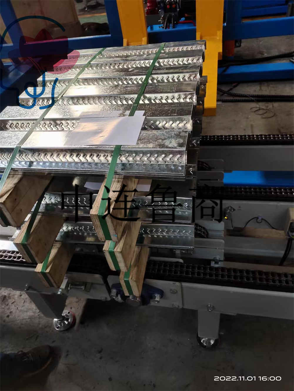 نظام نقل لوحة الملف الشخصي خط التغليف الأوتوماتيكي عبر الإنترنت Profile Plate Conveyor System Automatic Online Packaging Line