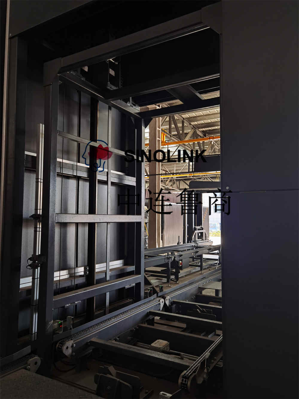 ناقل رفع عمودي ذو حمولة ثقيلة أوتوماتيكية بالكامل Fully Automatic Unmanned Heavy Load Vertical Lifting Conveyor