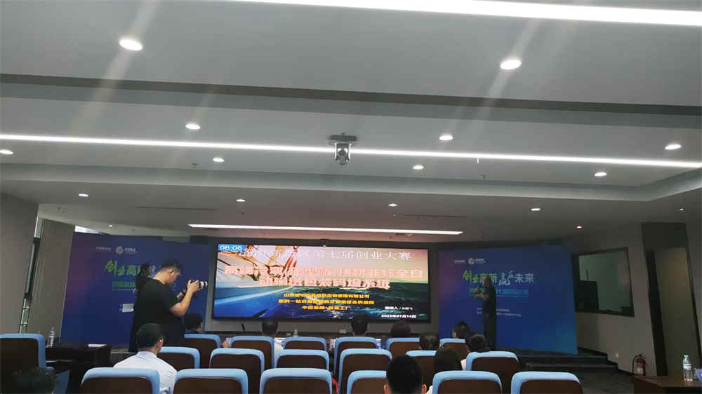 نظام نقل وتغليف ومنصات نقالة عالي الجودة غير قياسي لمواد البناء (لوحة ملفوفة) يتم تشكيلها على البارد High-end non-standard cold-formed (profiled plate) building materials automatic conveying, packaging and palletizing system